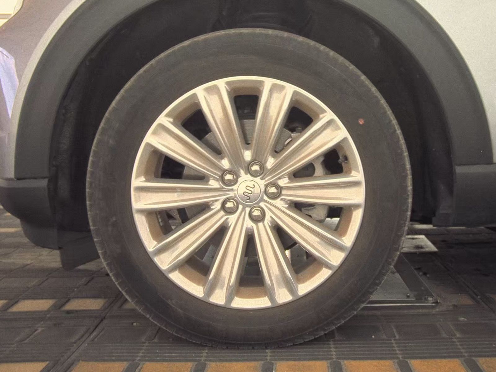 FORD EXPLORER - 10
