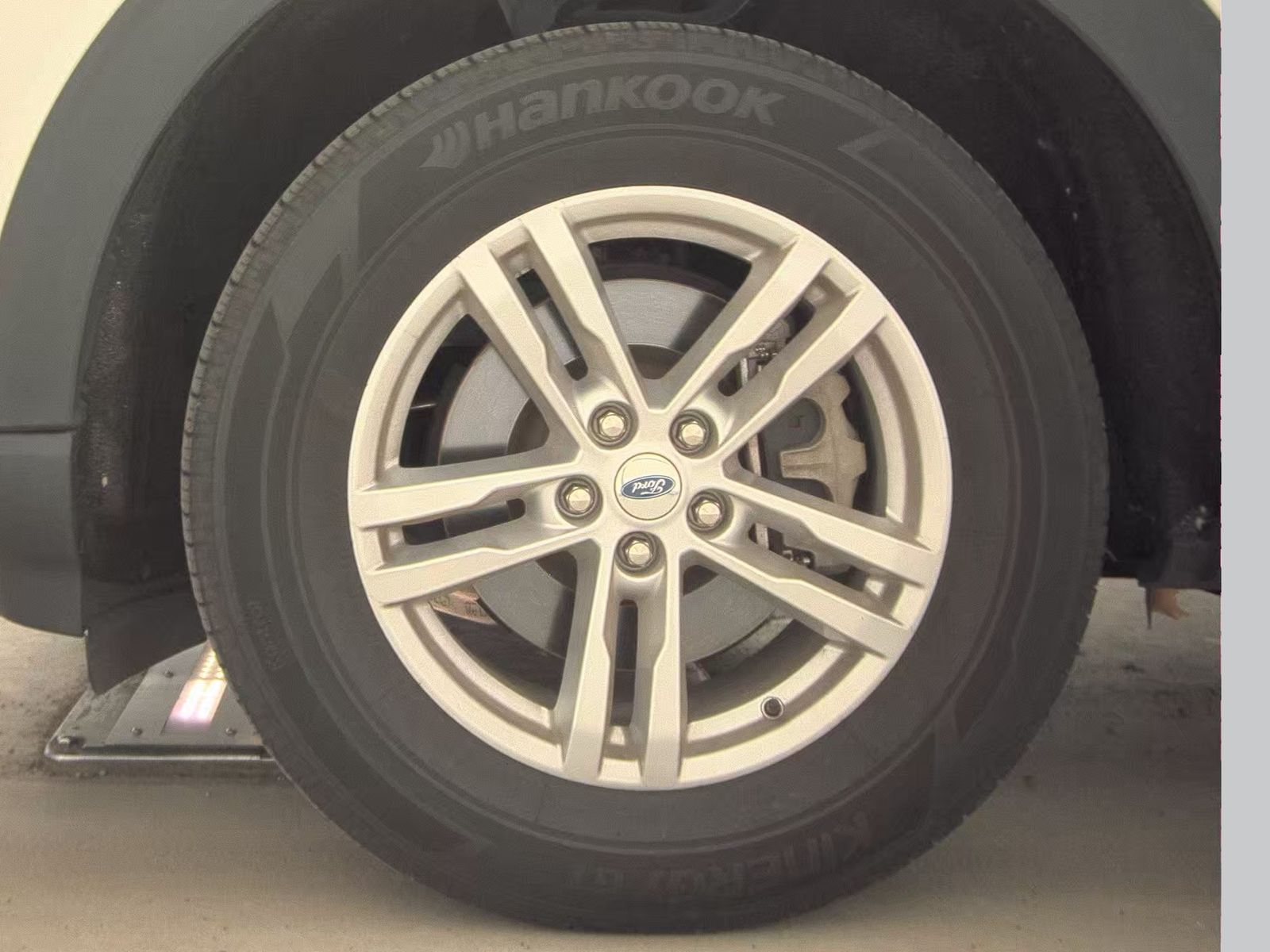 FORD EXPLORER - 10