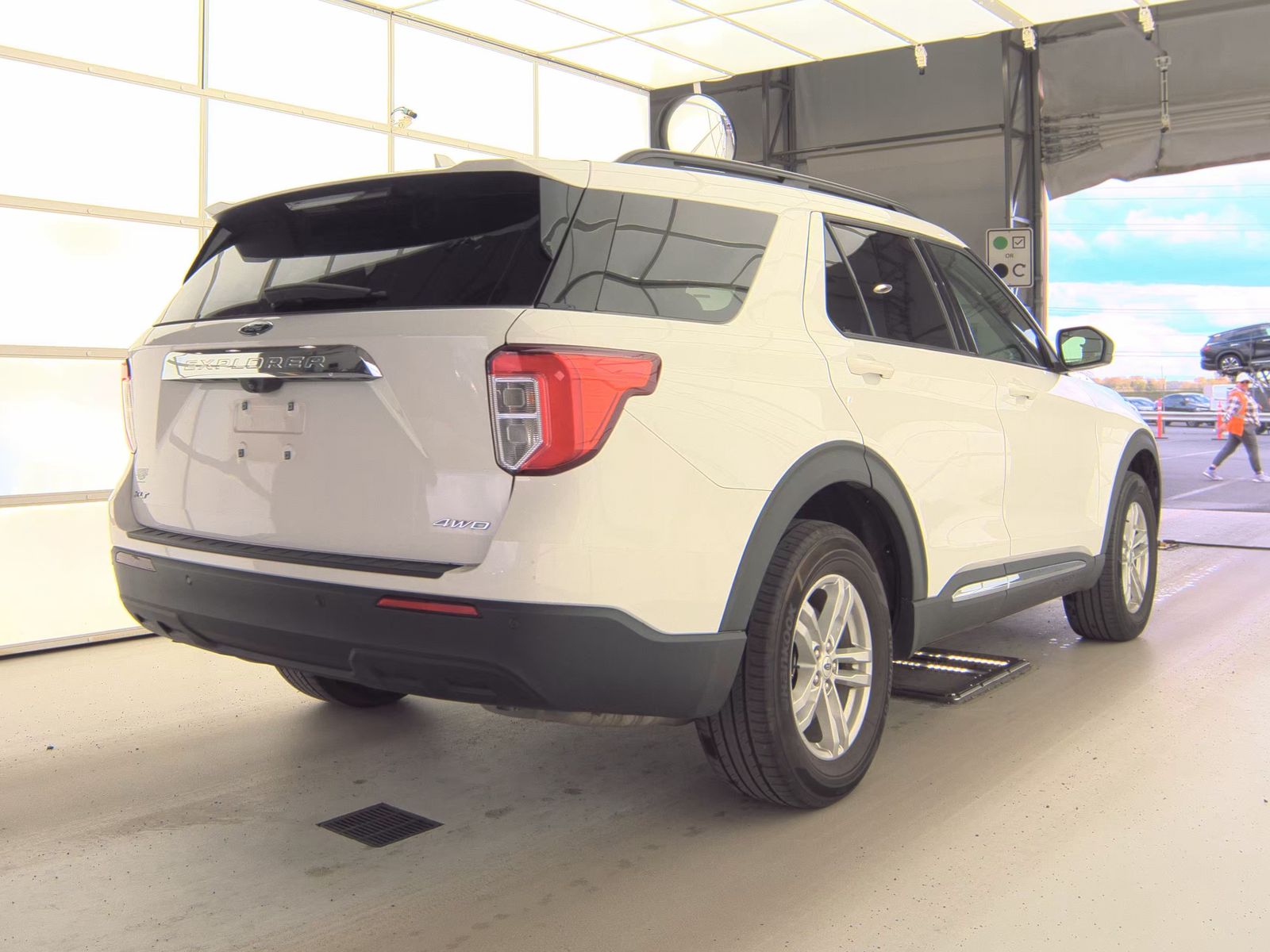 FORD EXPLORER - 6