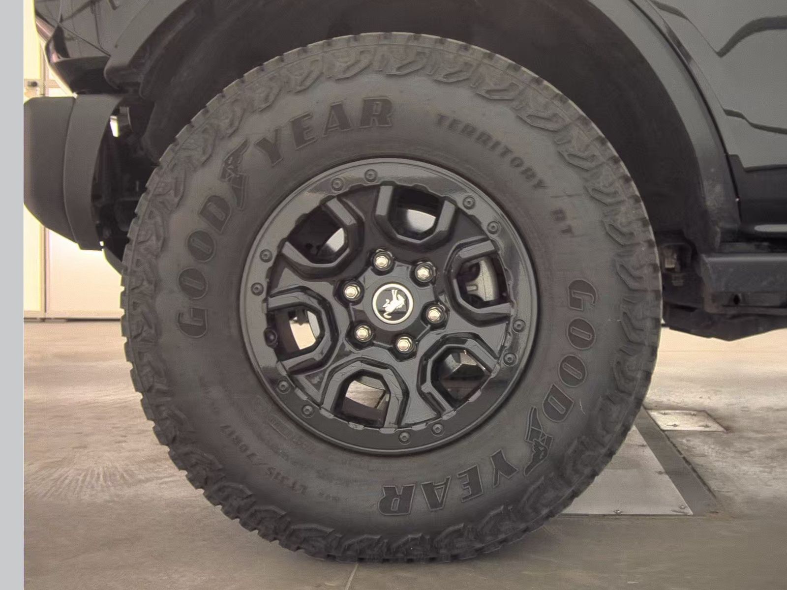 FORD BRONCO - 10