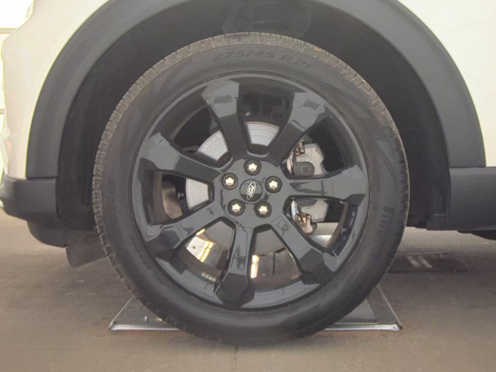 FORD EXPLORER - 10
