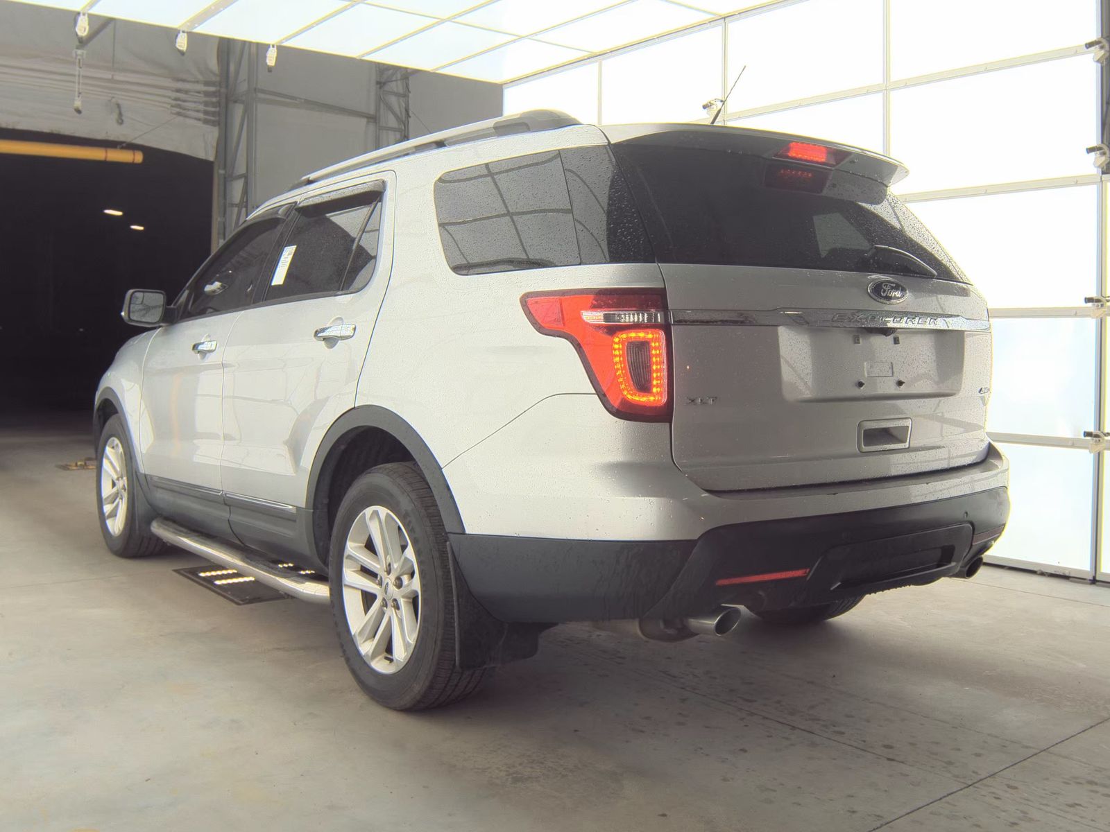FORD EXPLORER - 9