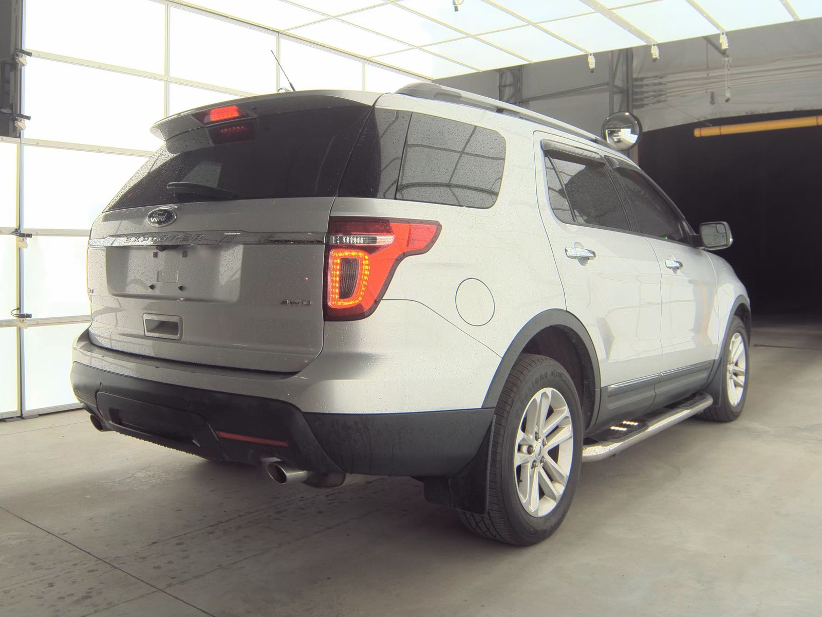 FORD EXPLORER - 6