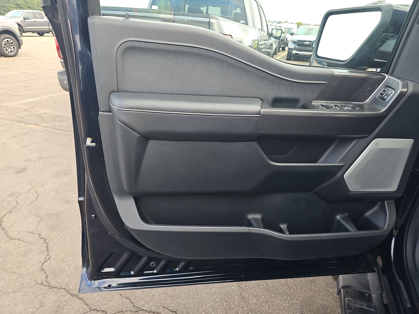 2025 Ford F-150 Hybrid Lariat AWD