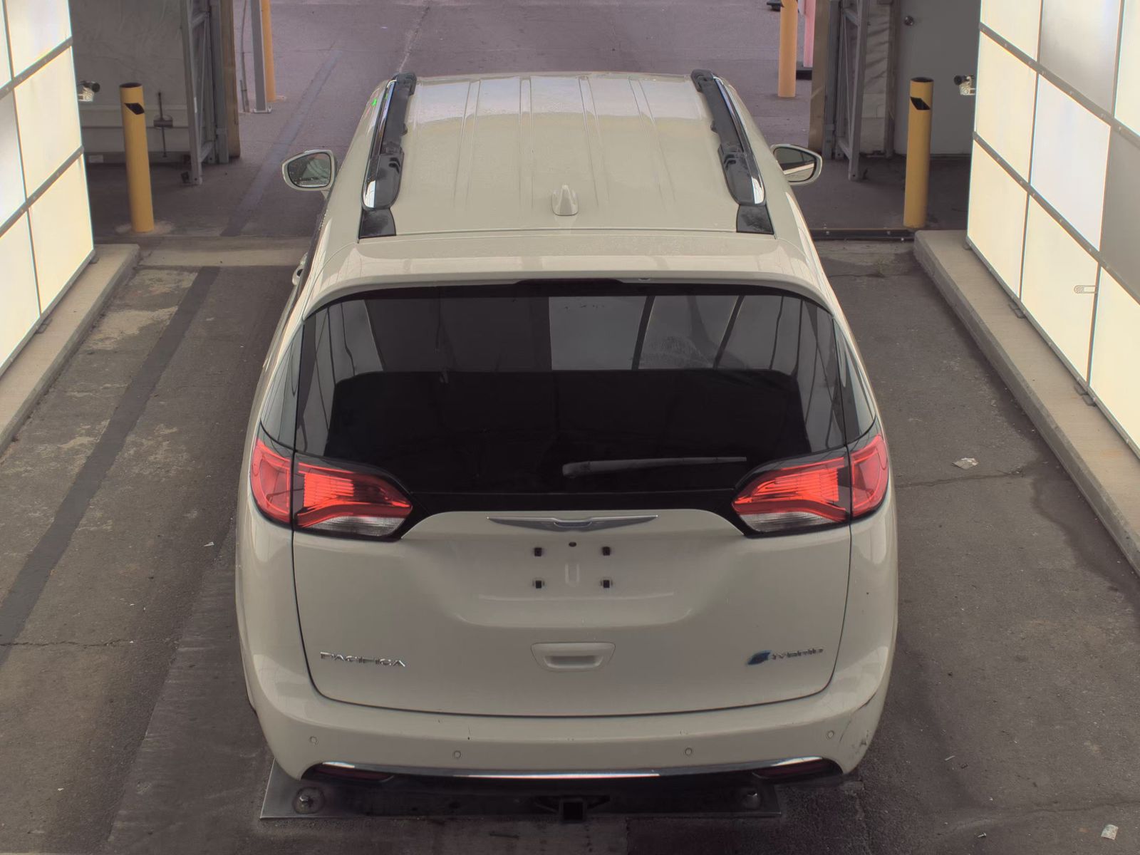 2020 Chrysler Pacifica Hybrid Limited FWD