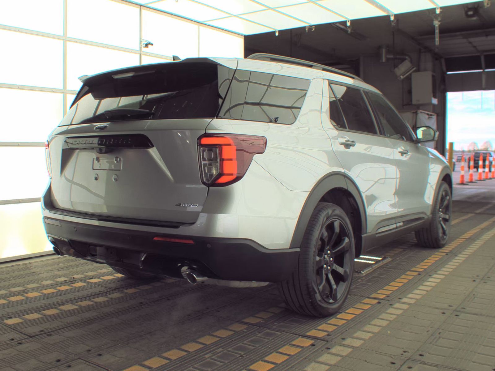 FORD EXPLORER - 6