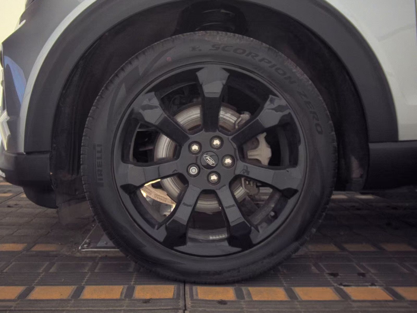 FORD EXPLORER - 10