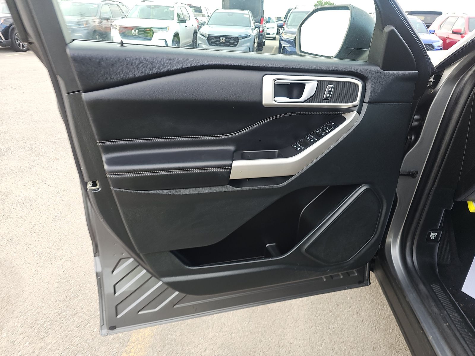 FORD EXPLORER - 10