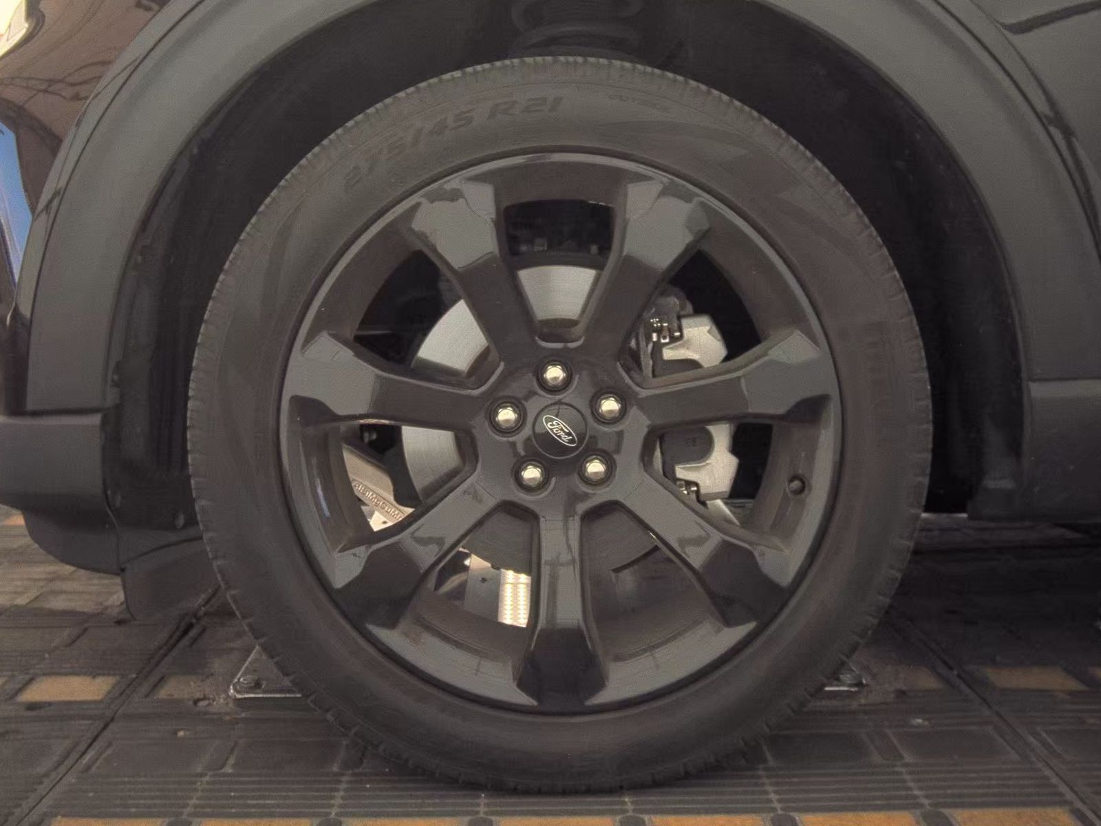 FORD EXPLORER - 10