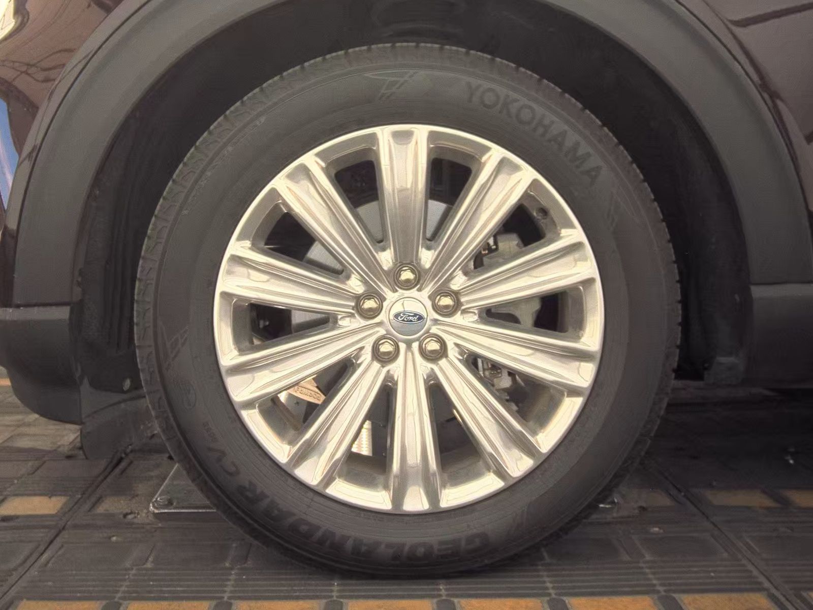FORD EXPLORER - 10