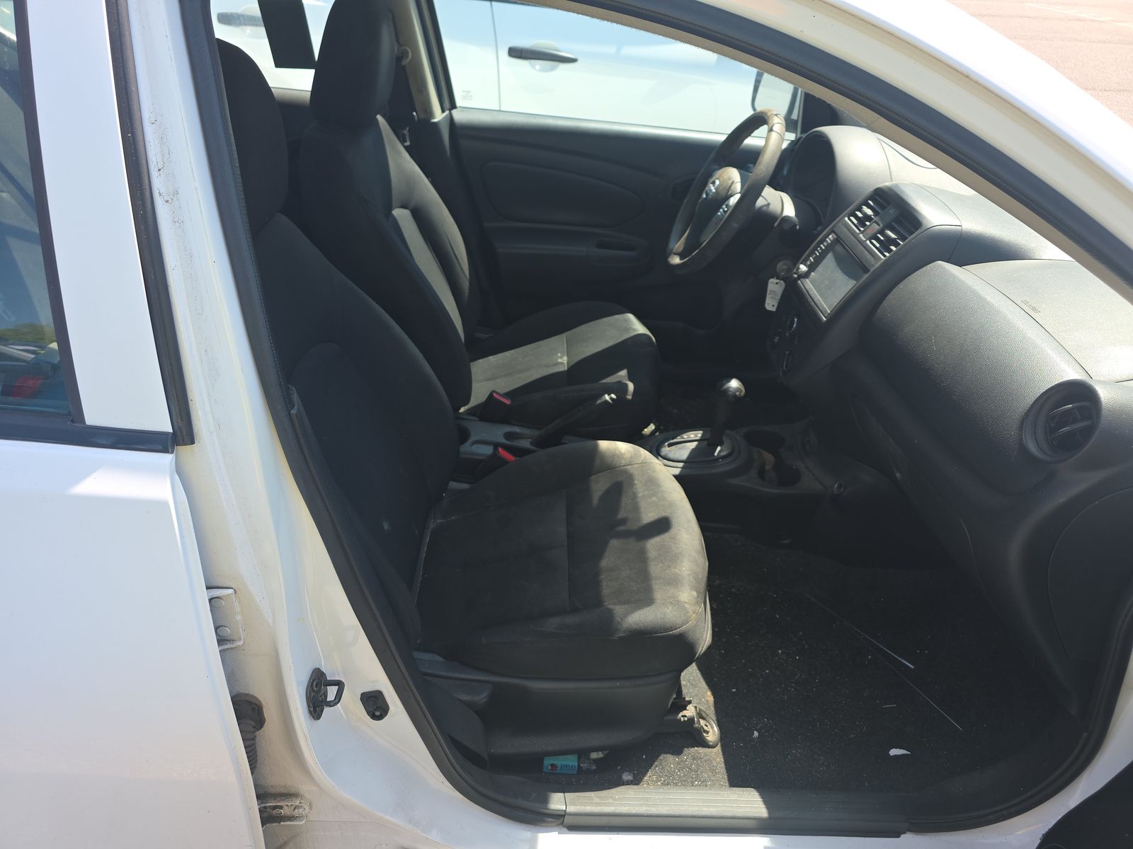 NISSAN VERSA - 9