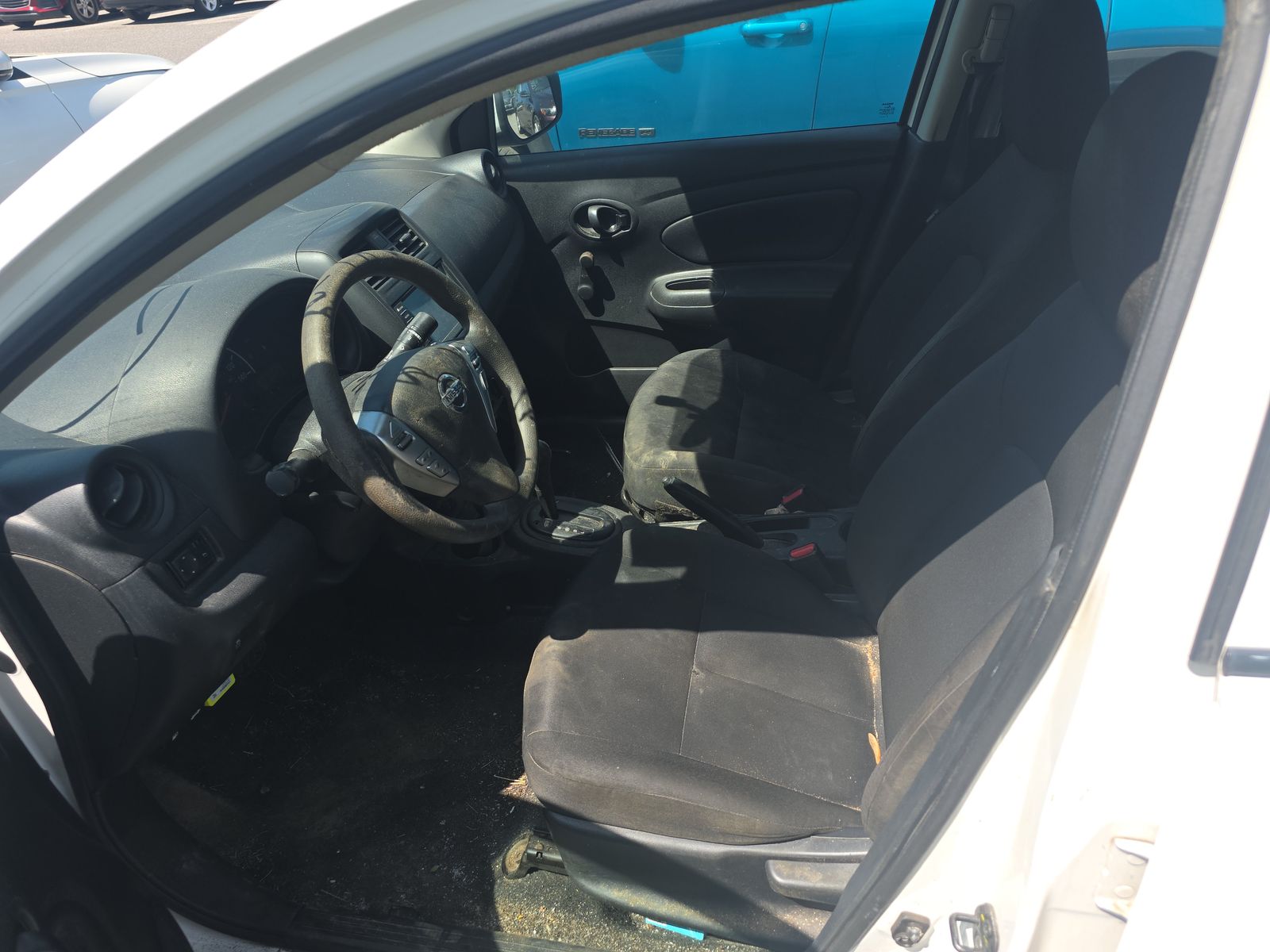NISSAN VERSA - 8