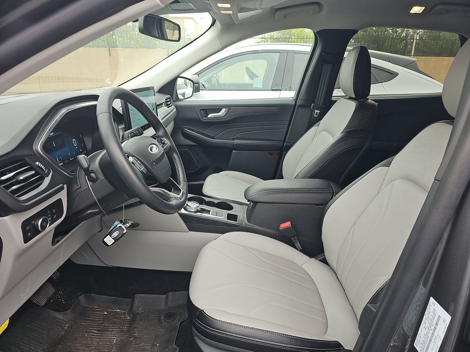 FORD ESCAPE - 8