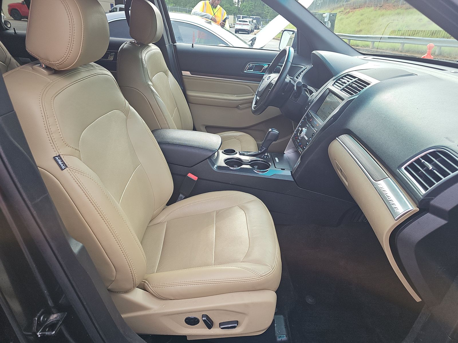 FORD EXPLORER - 9