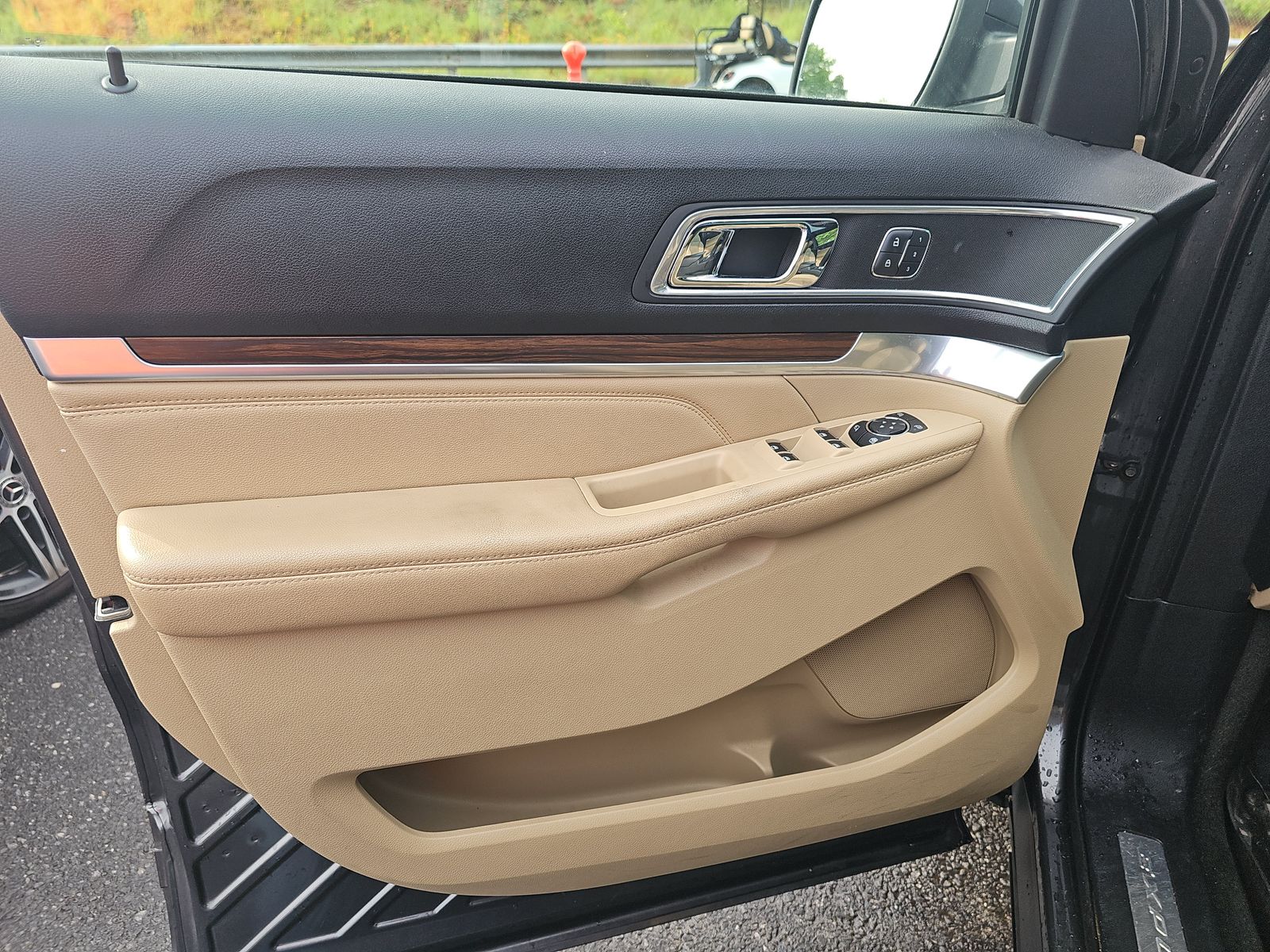 FORD EXPLORER - 10