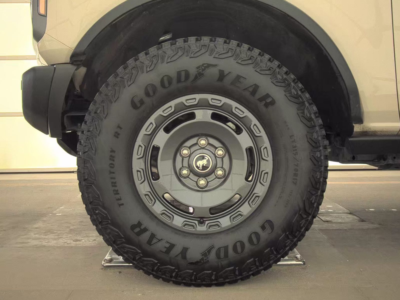 FORD BRONCO - 10
