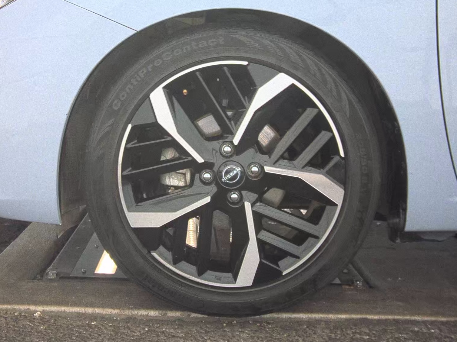 NISSAN VERSA - 10