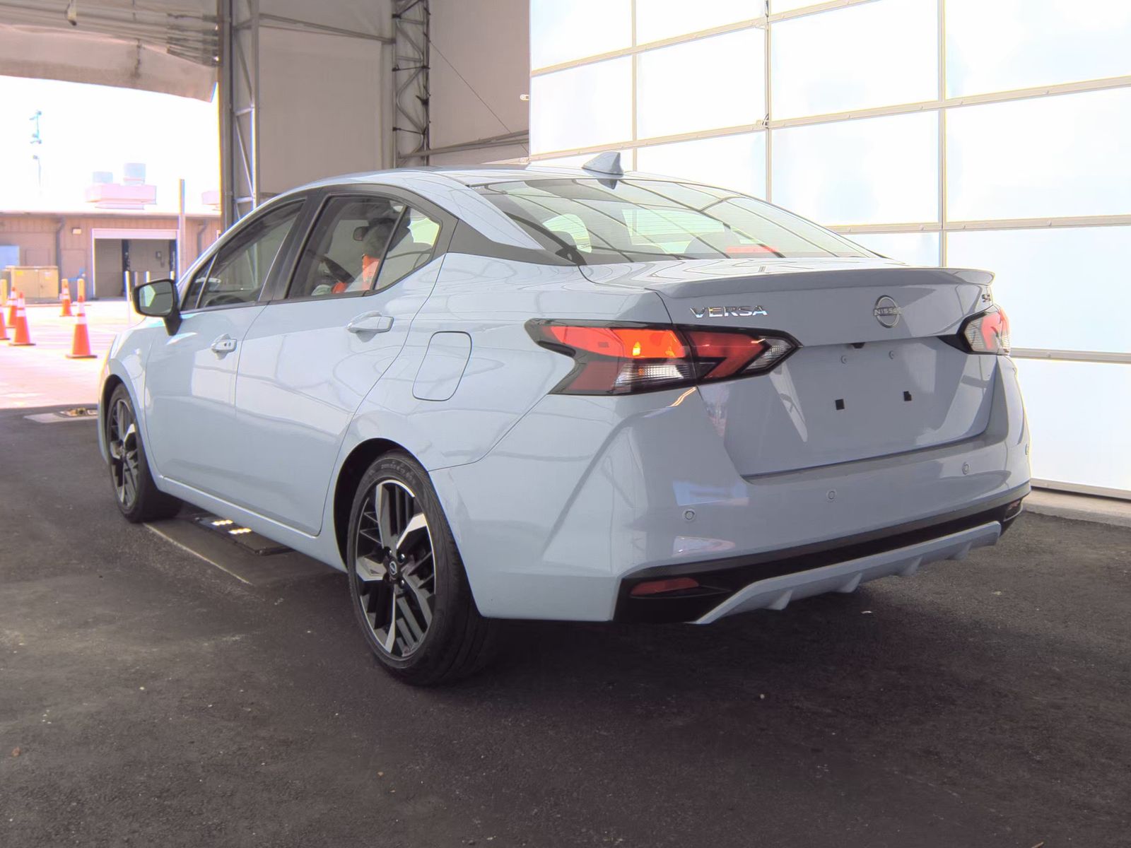NISSAN VERSA - 9