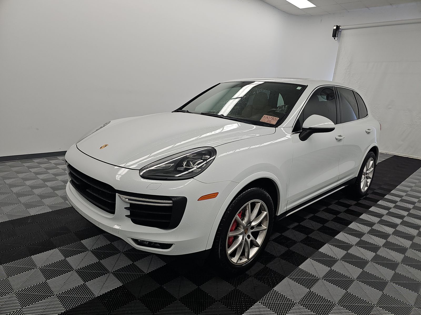 PORSCHE CAYENNE - 1