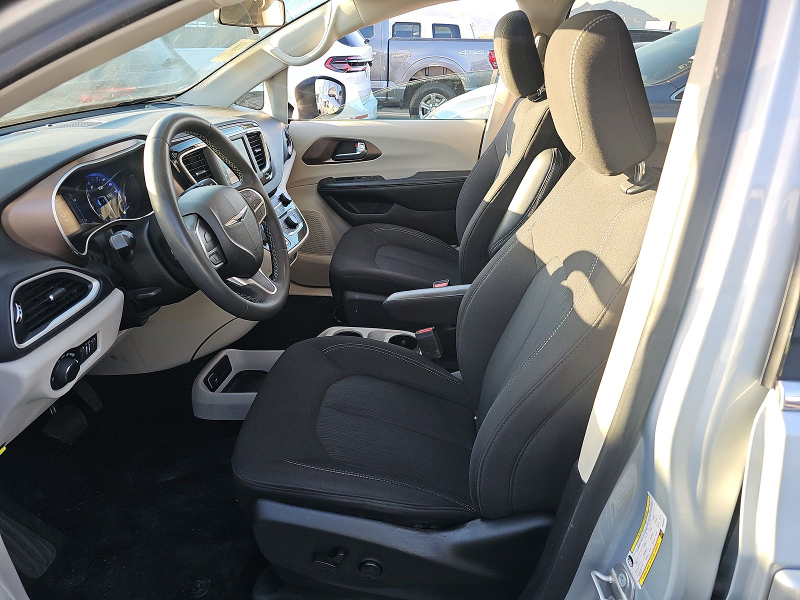 CHRYSLER VOYAGER - 8