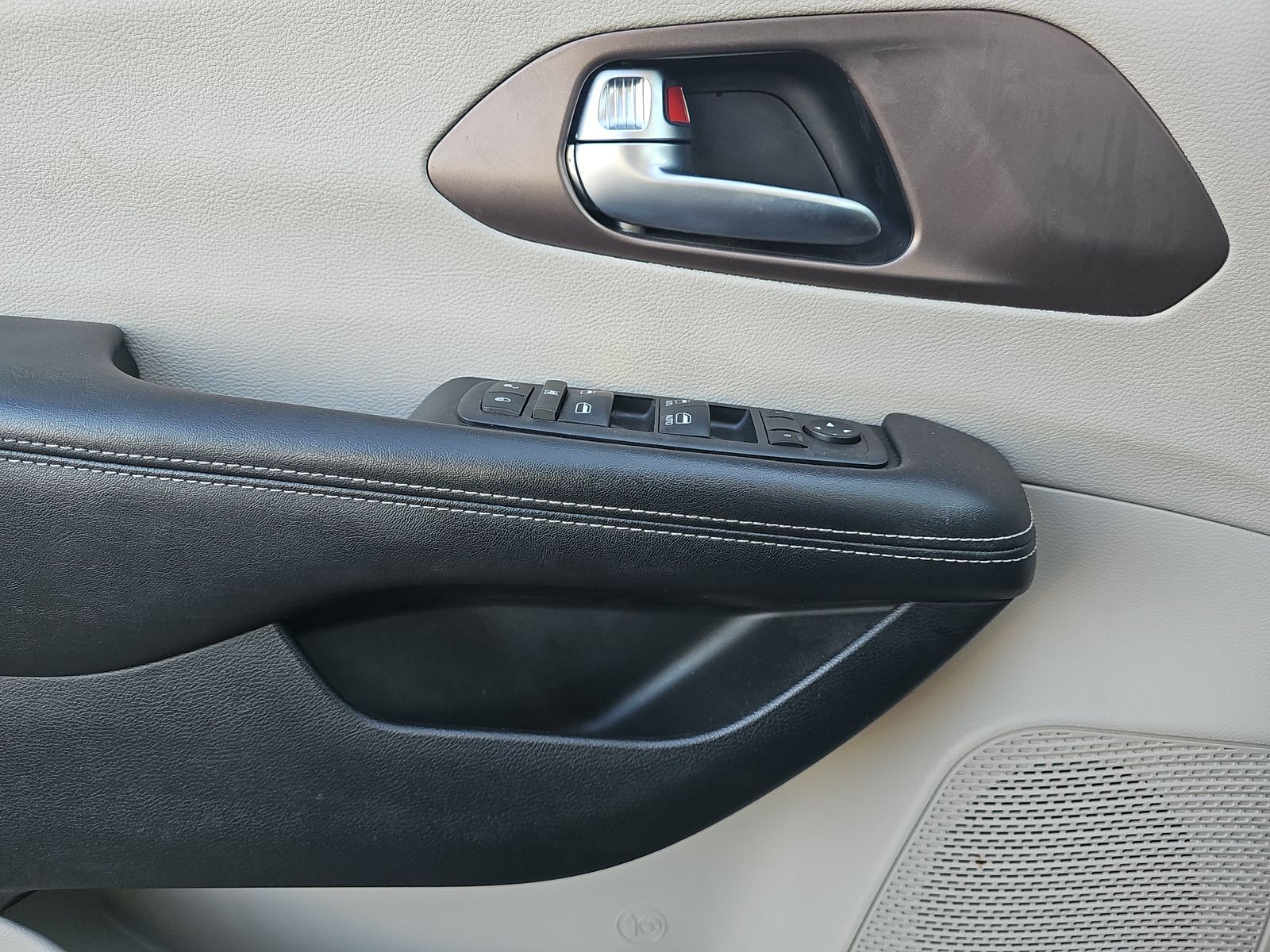 CHRYSLER VOYAGER - 10