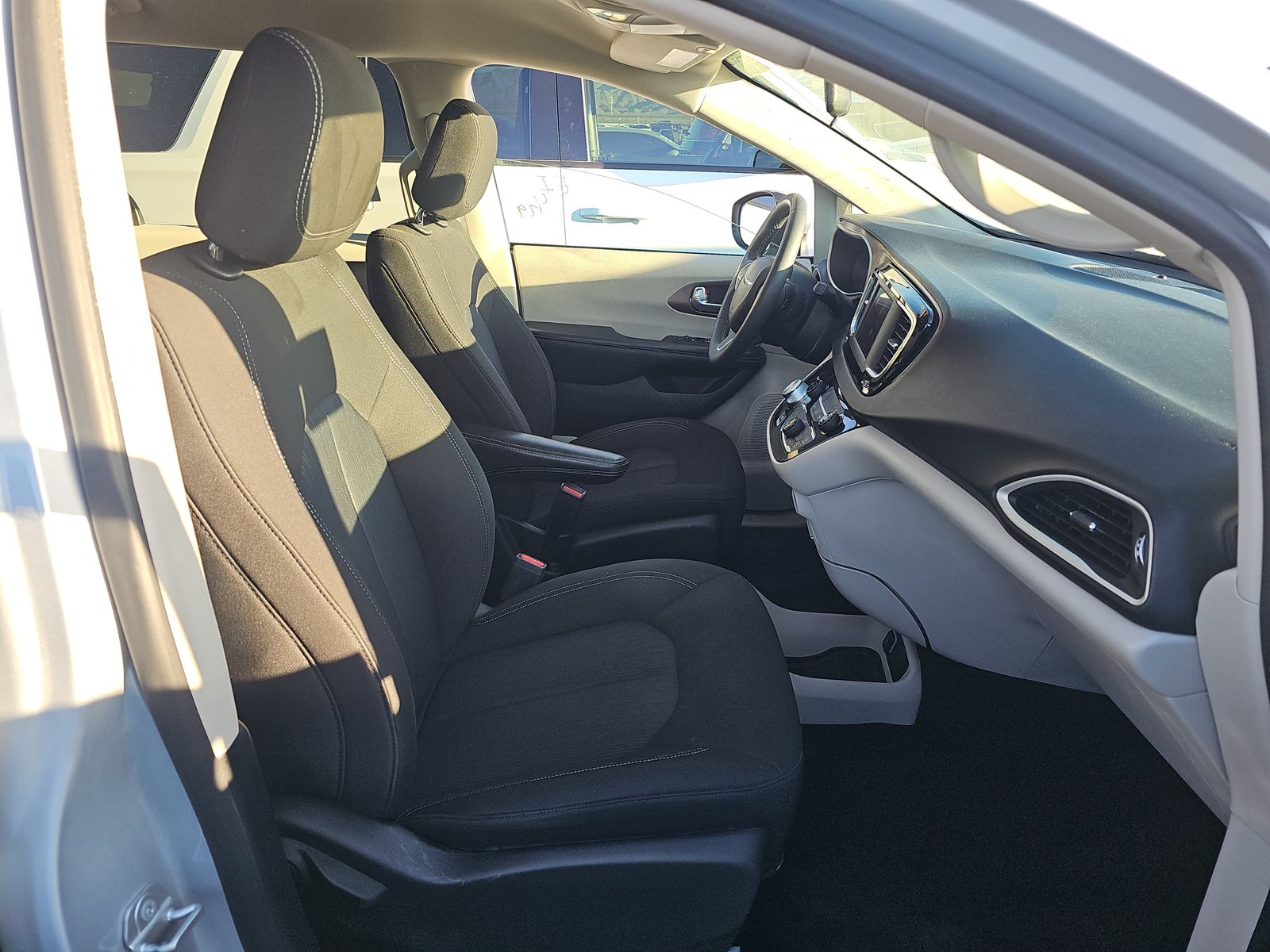 CHRYSLER VOYAGER - 9