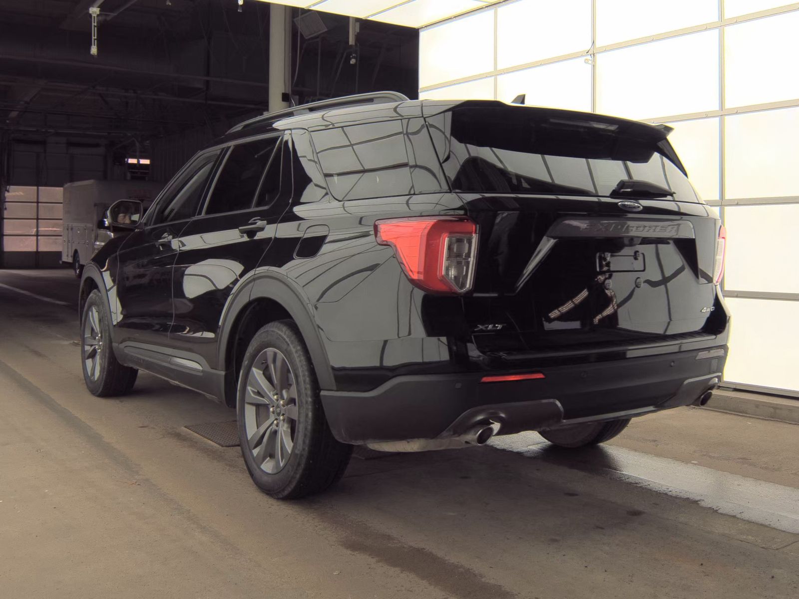 FORD EXPLORER - 9