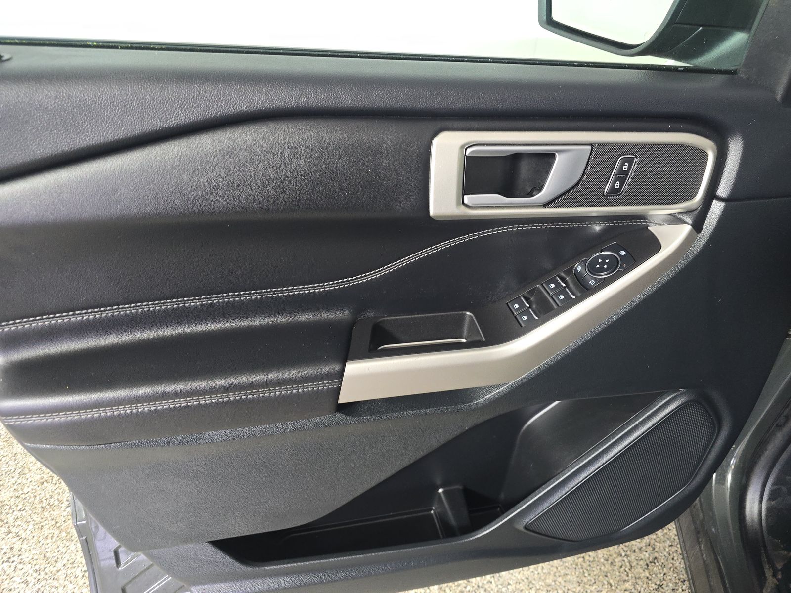 FORD EXPLORER - 10