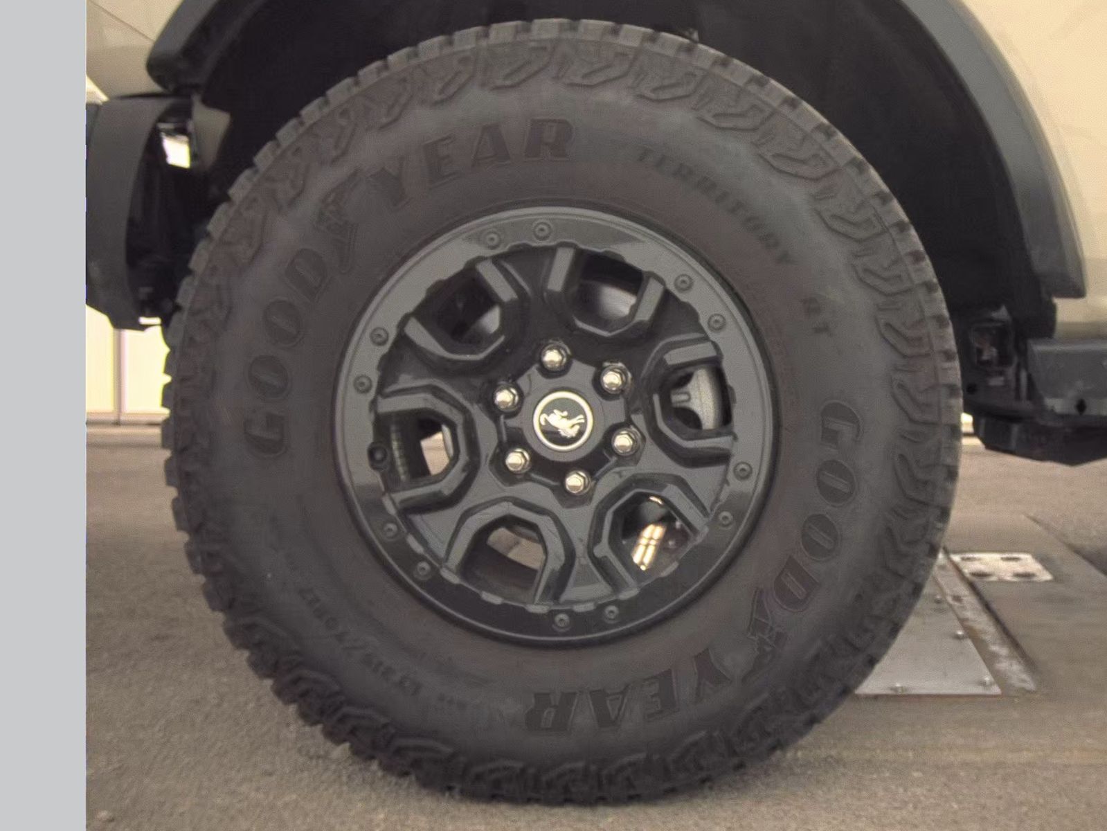 FORD BRONCO - 10
