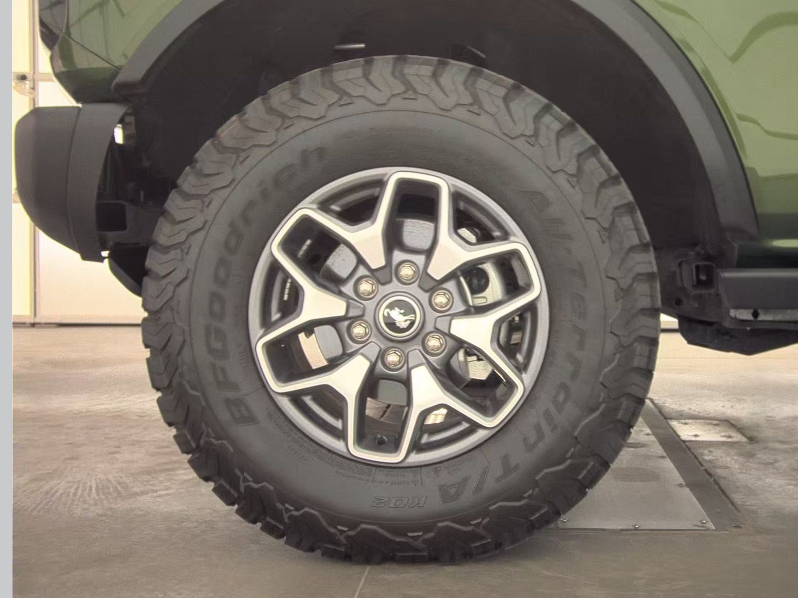 FORD BRONCO - 10