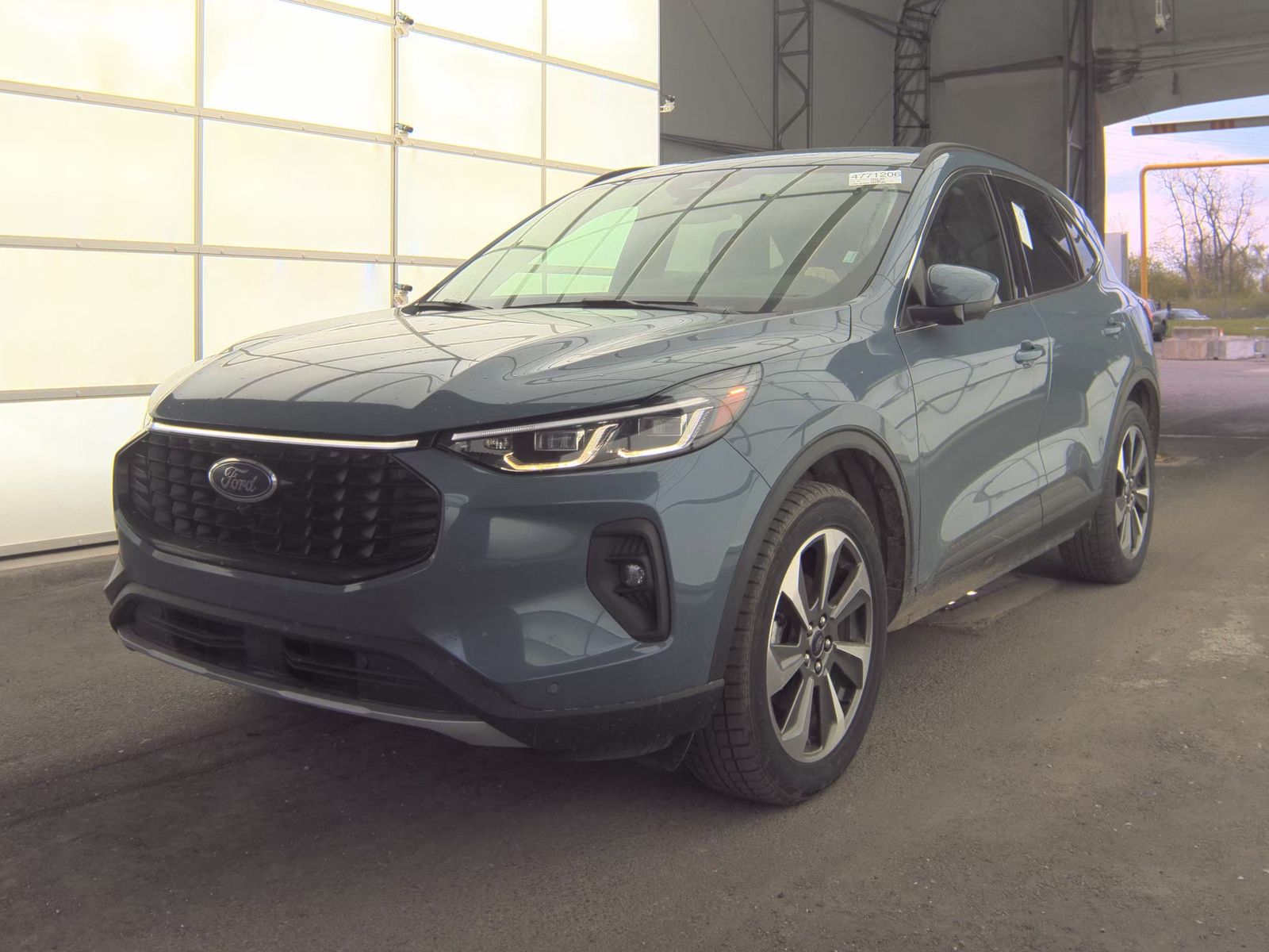 FORD ESCAPE - 1
