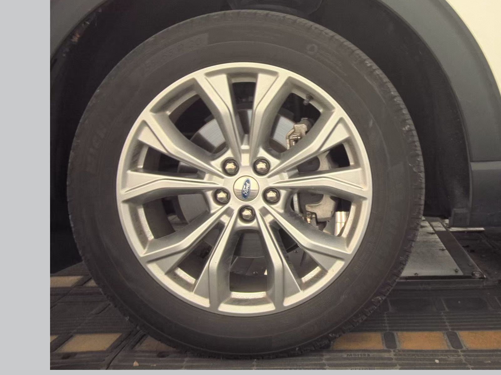 FORD EXPLORER - 10