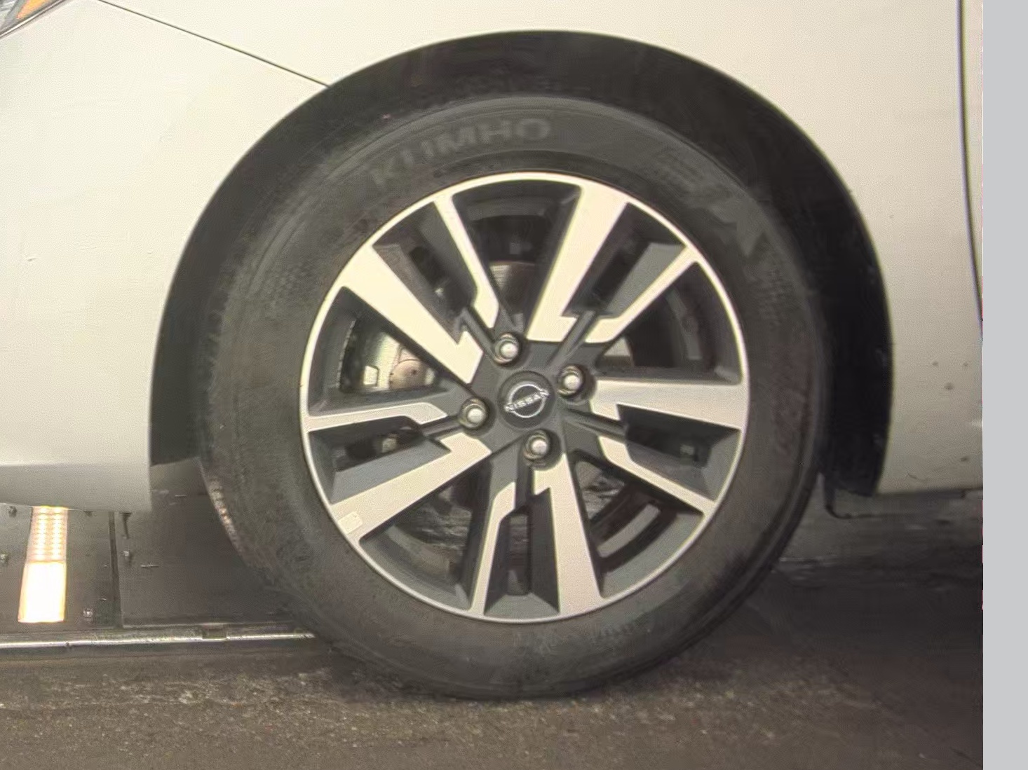 NISSAN VERSA - 10