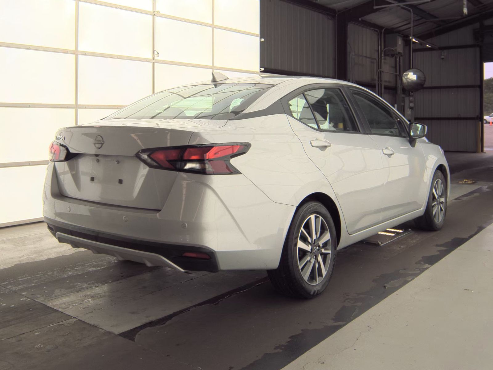 NISSAN VERSA - 6