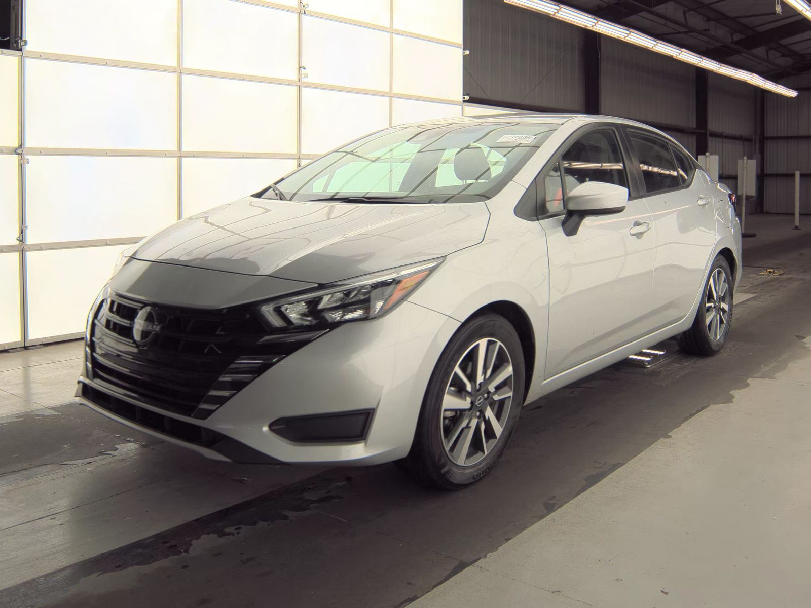NISSAN VERSA - 1