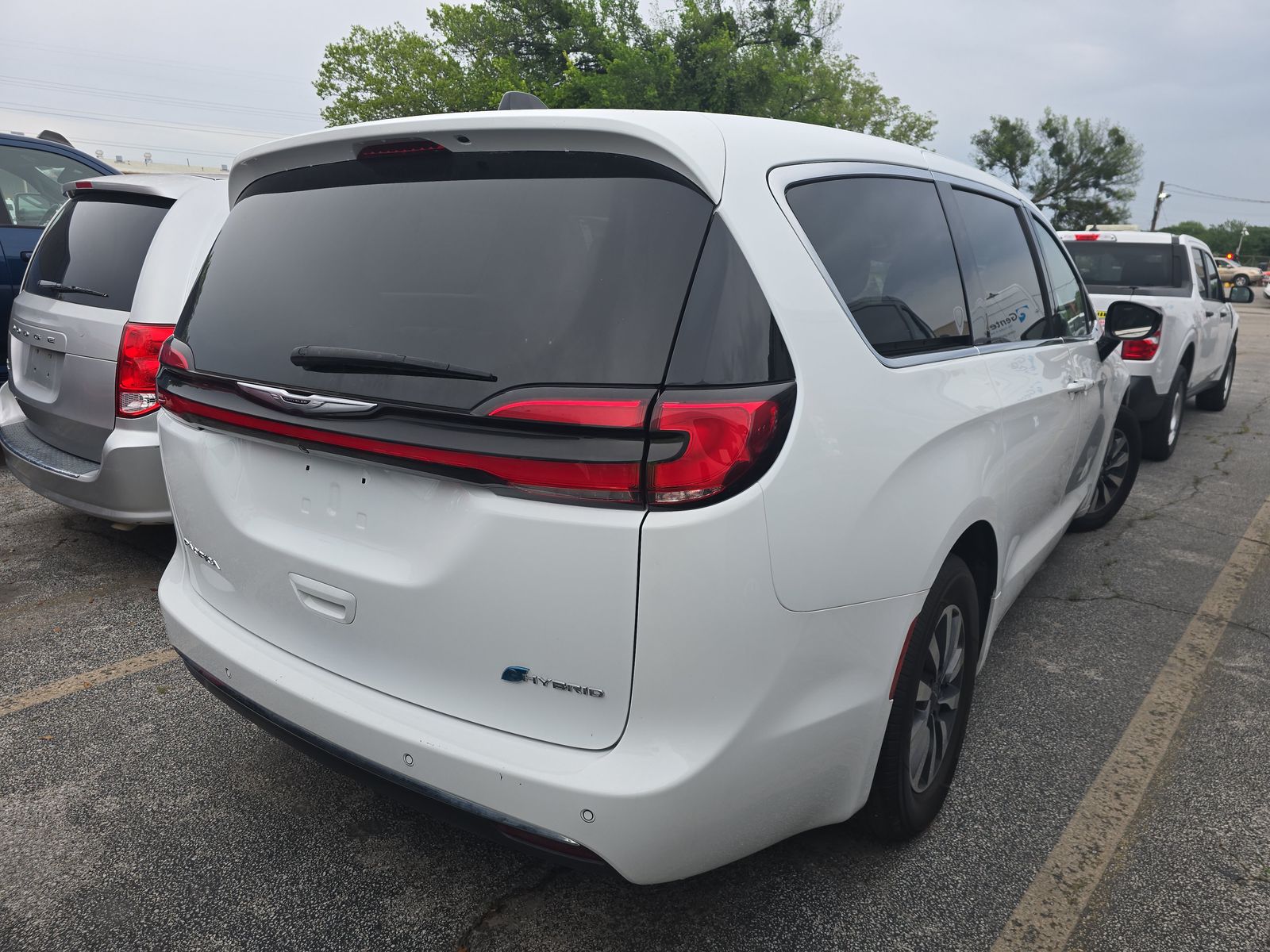 2024 Chrysler Pacifica Hybrid Select FWD