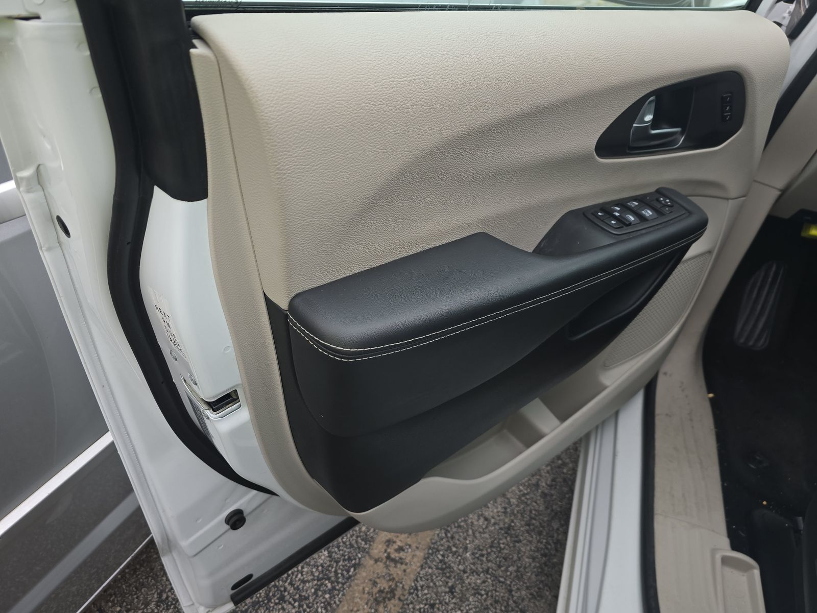 2024 Chrysler Pacifica Hybrid Select FWD