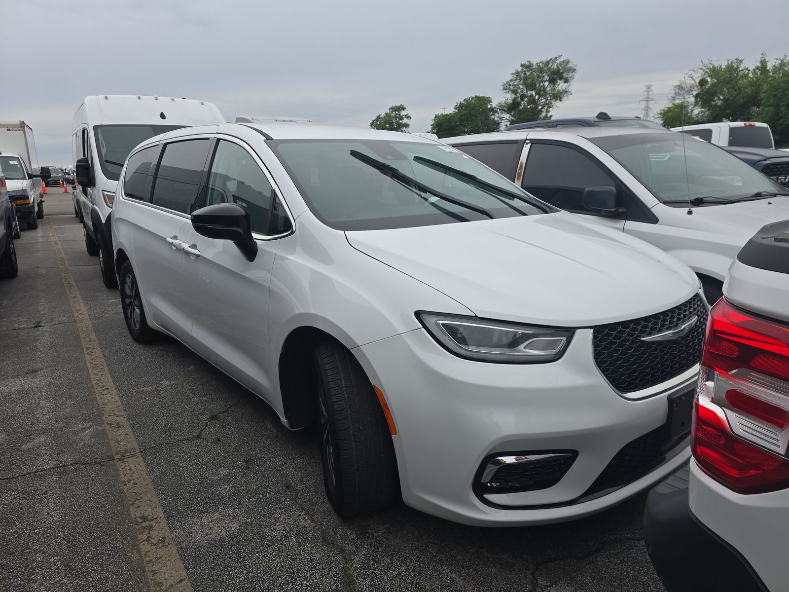 2024 Chrysler Pacifica Hybrid Select FWD