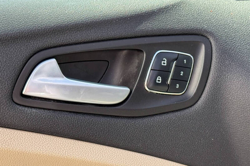 FORD ESCAPE - 10