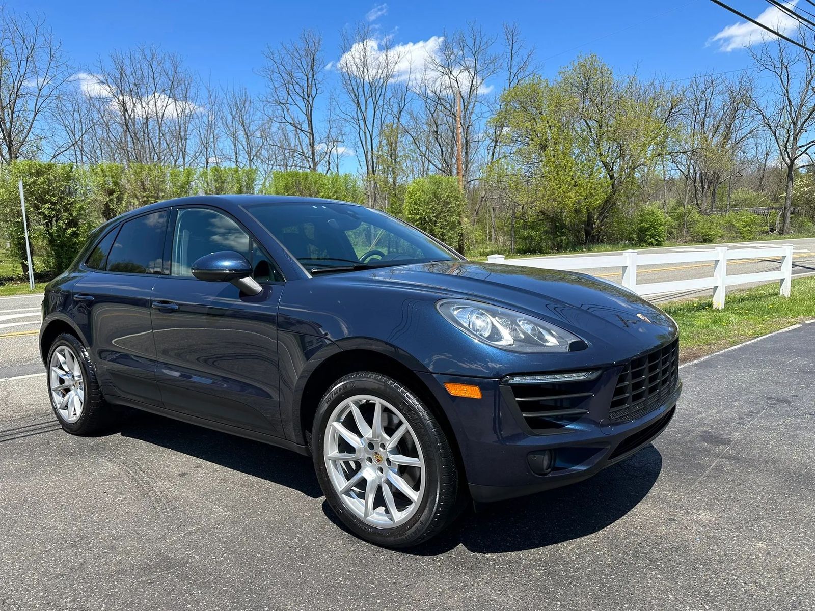 2017 Porsche Macan Base AWD