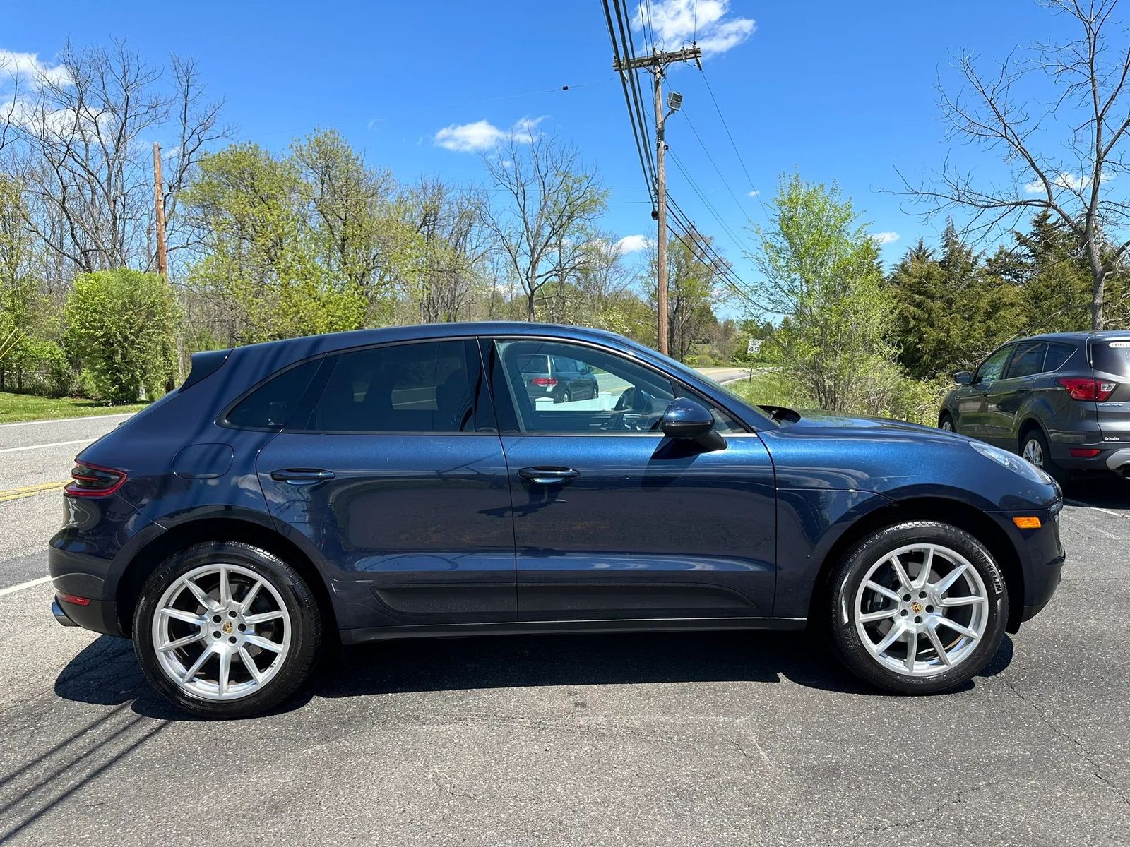 2017 Porsche Macan Base AWD