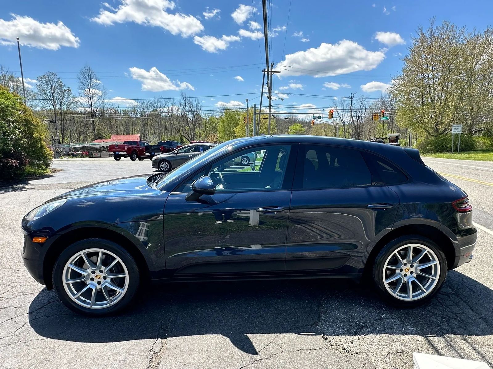 2017 Porsche Macan Base AWD