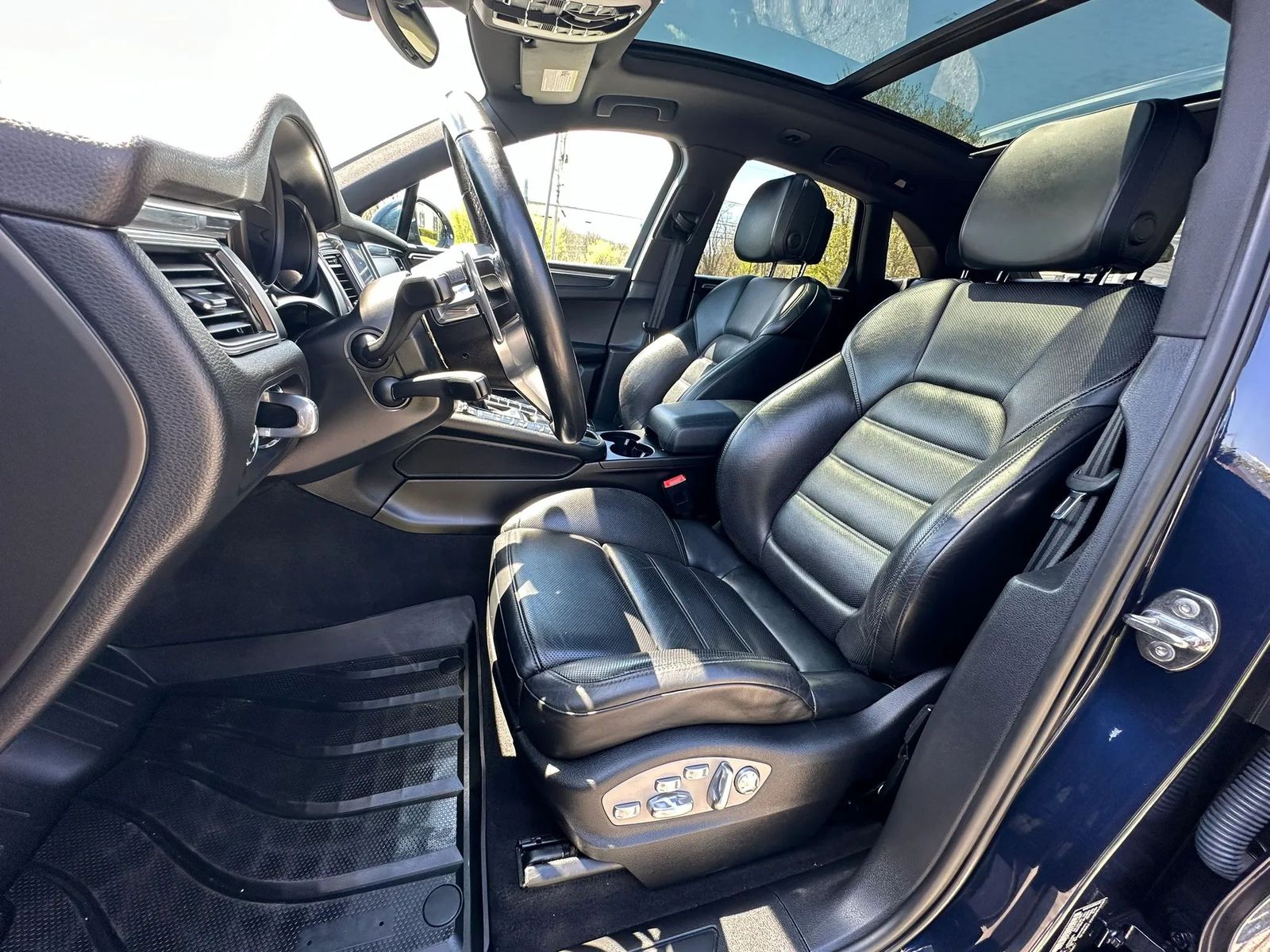 2017 Porsche Macan Base AWD