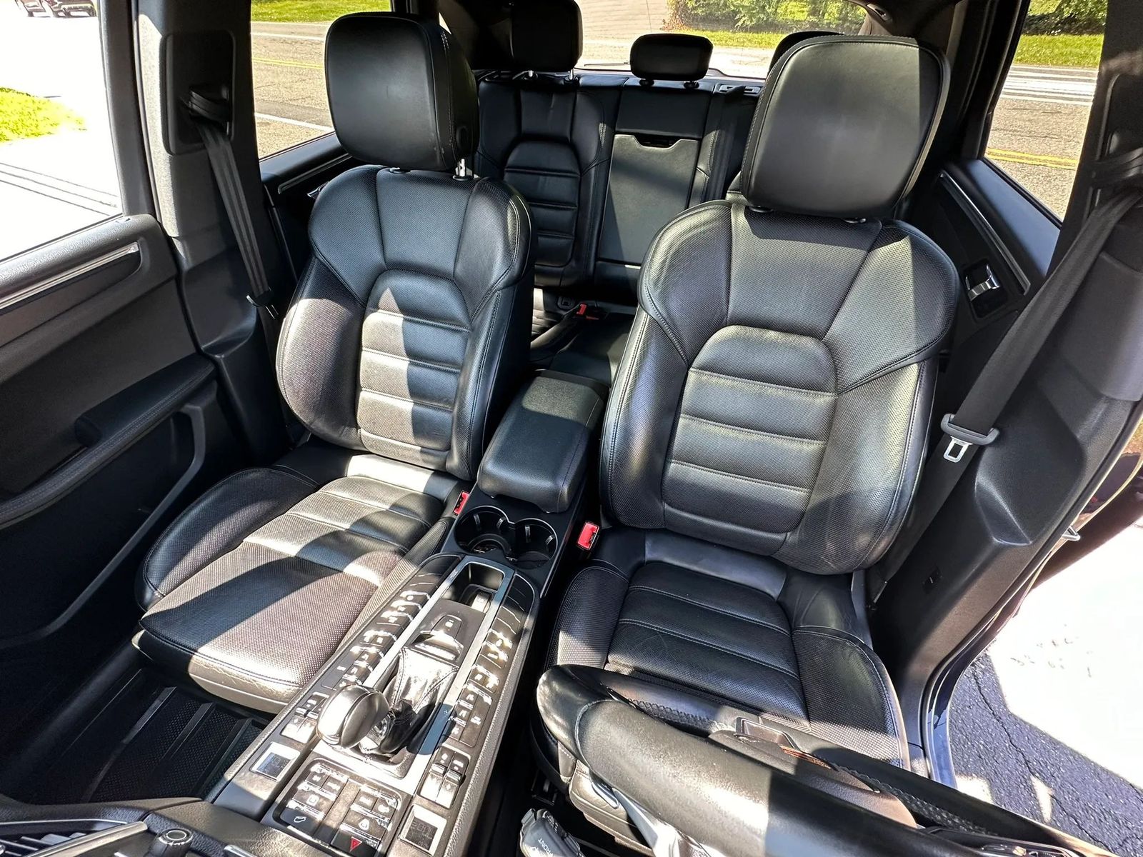 2017 Porsche Macan Base AWD