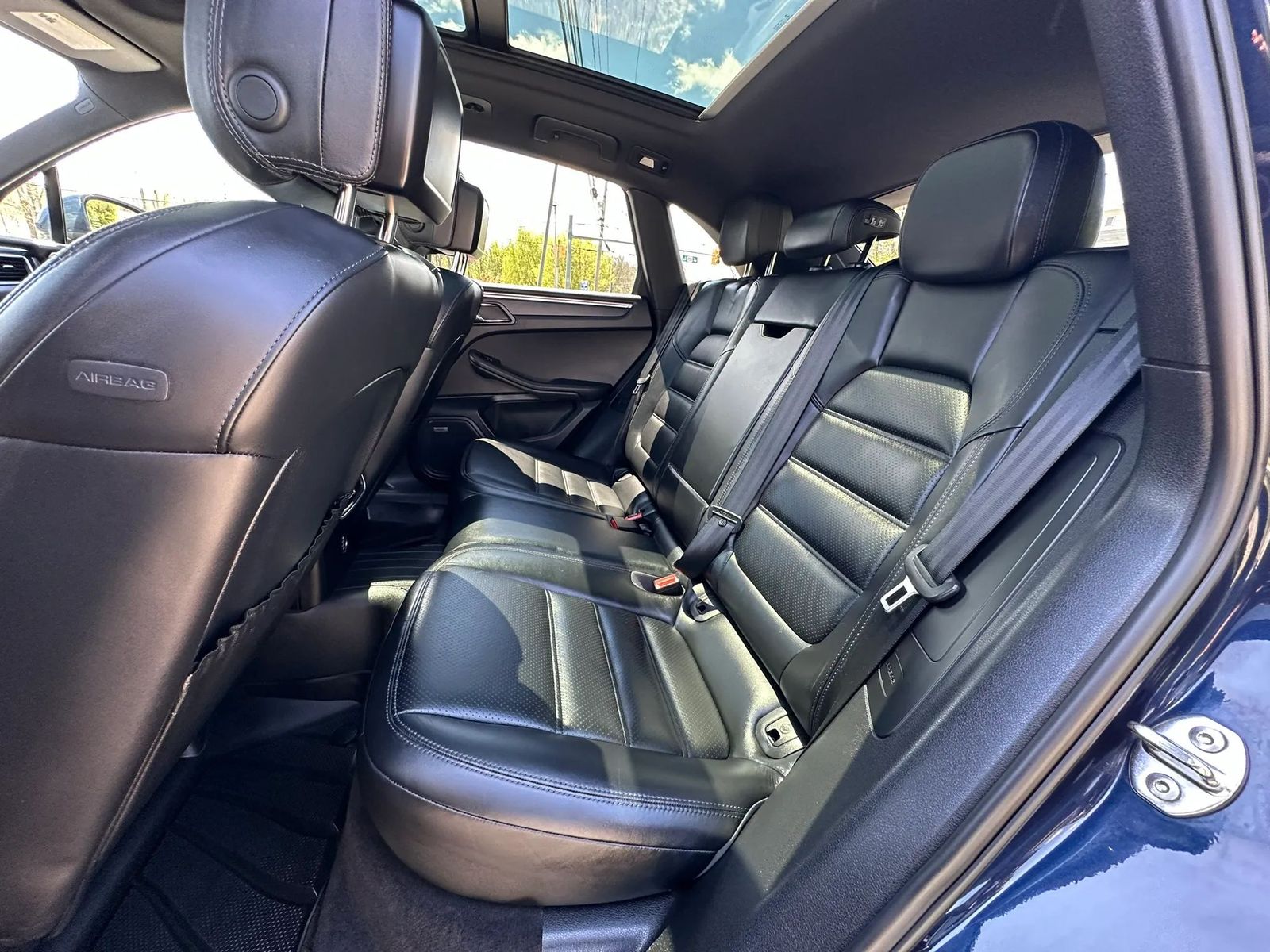2017 Porsche Macan Base AWD