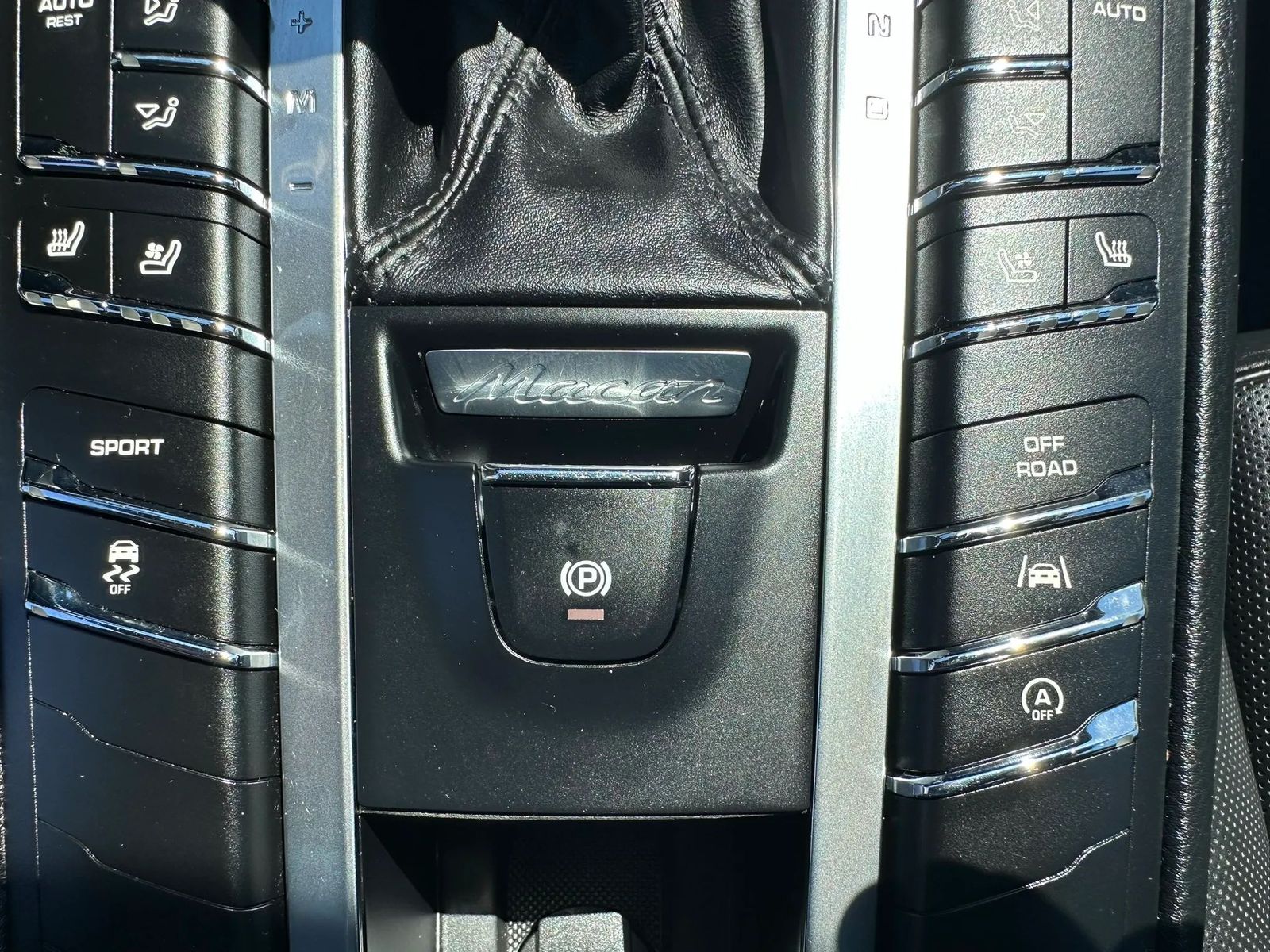 2017 Porsche Macan Base AWD
