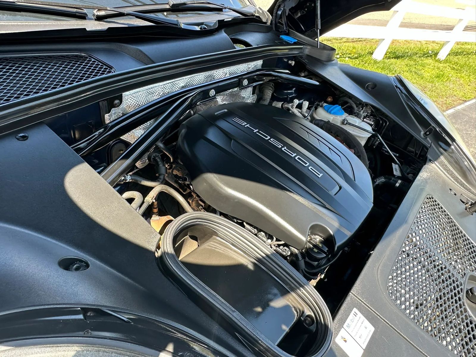 2017 Porsche Macan Base AWD
