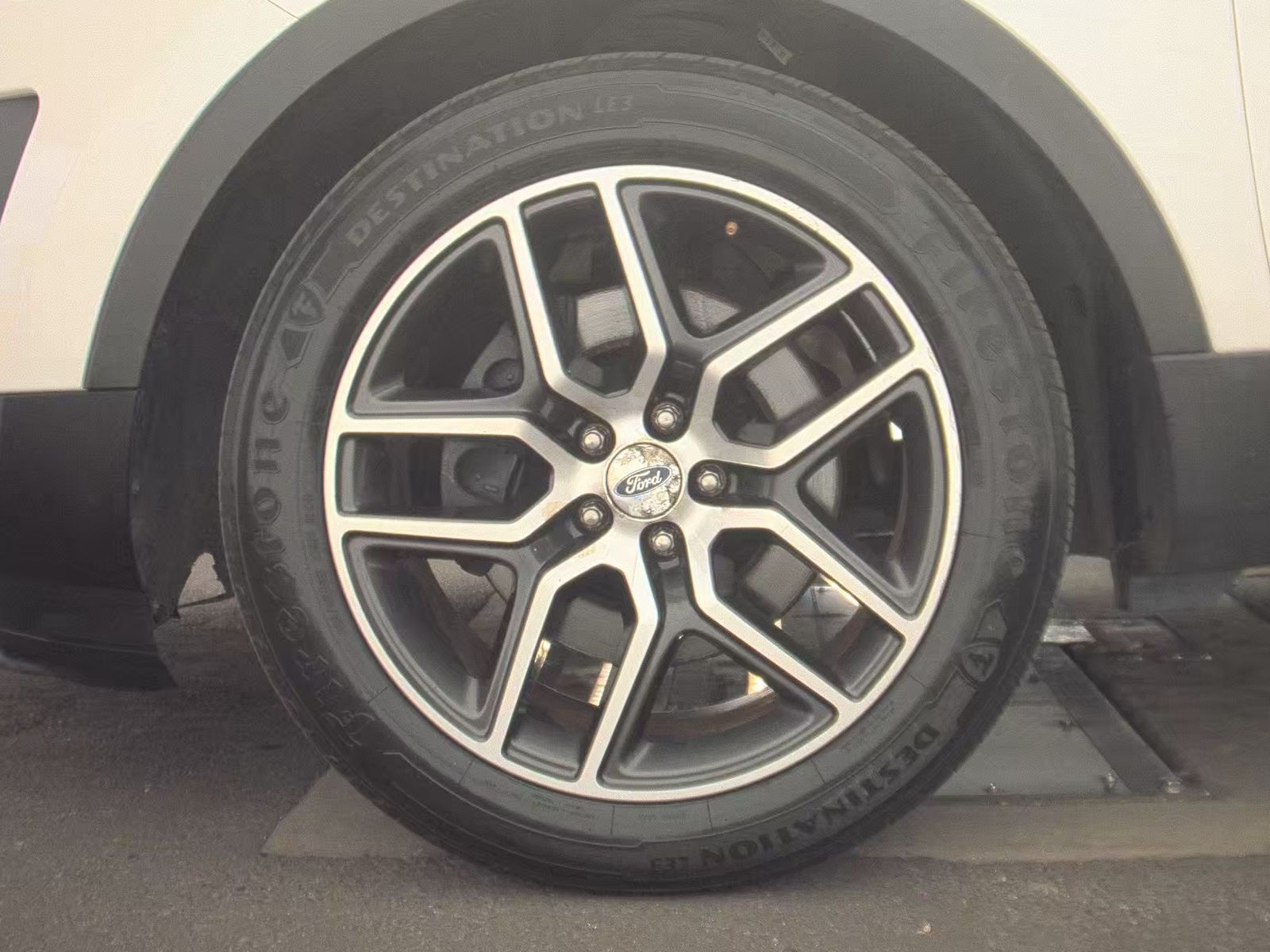 FORD EXPLORER - 10