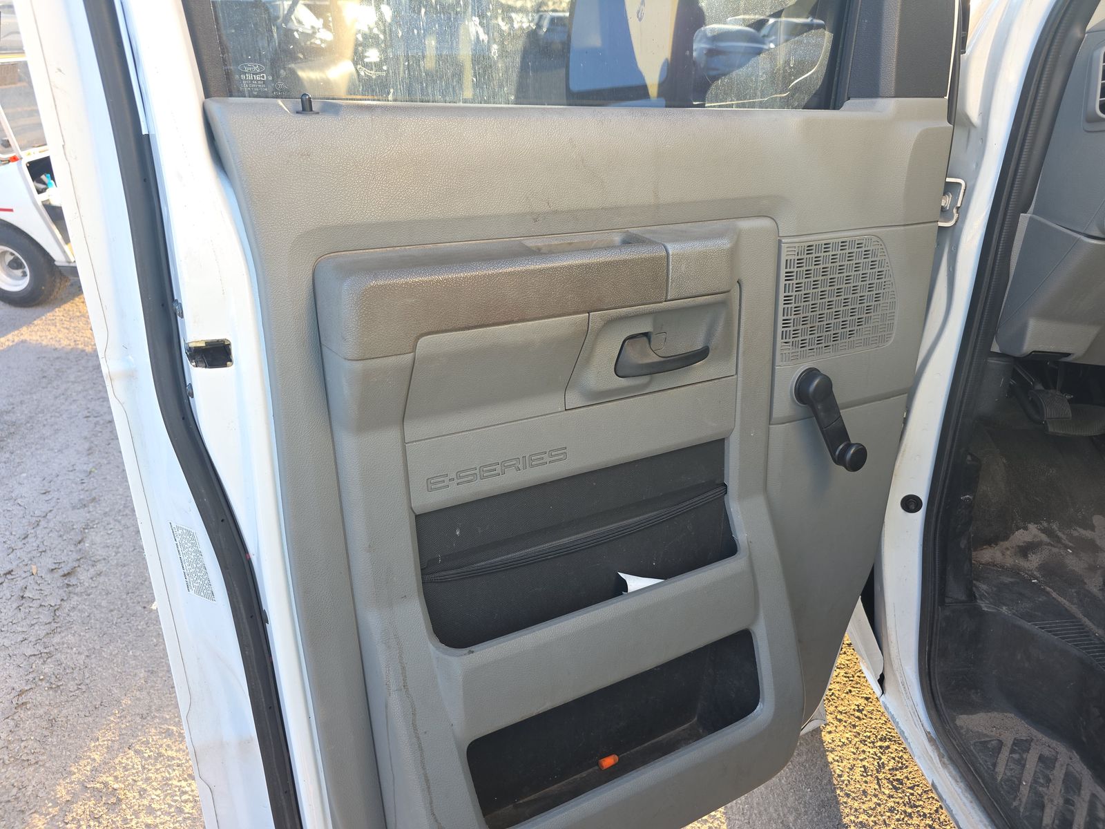 FORD E-350 - 10