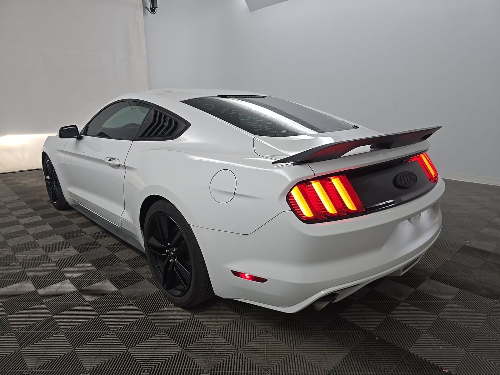 FORD MUSTANG - 7